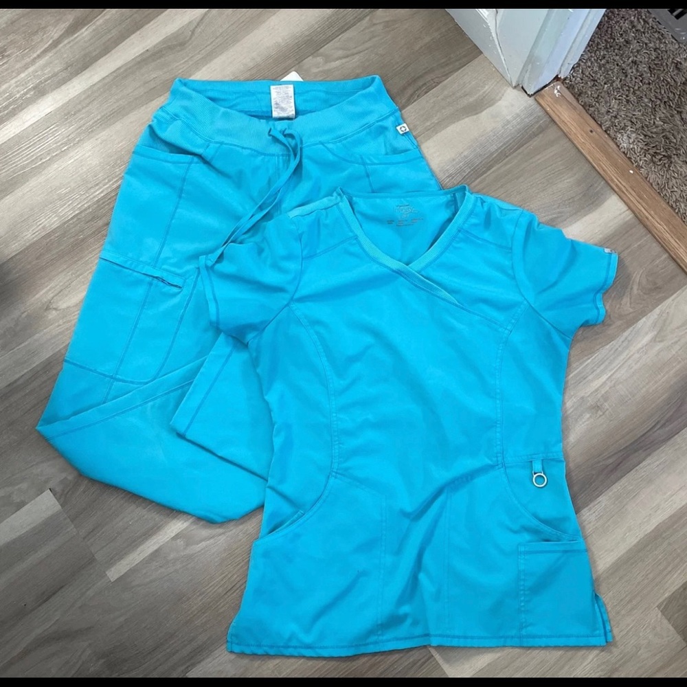 Scrub set